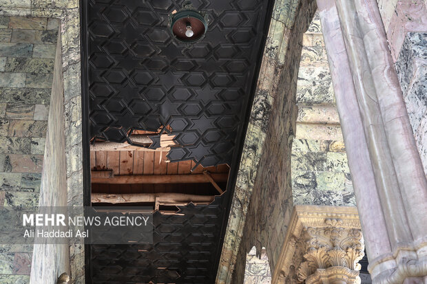 بازدید اصحاب رسانه از خسارات برجا مانده از جنگ رمضان در کاخ سعدآباد