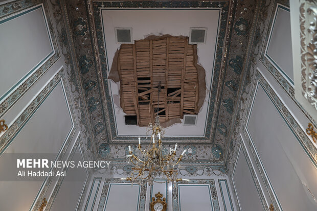 بازدید اصحاب رسانه از خسارات برجا مانده از جنگ رمضان در کاخ سعدآباد