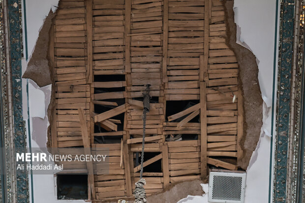 بازدید اصحاب رسانه از خسارات برجا مانده از جنگ رمضان در کاخ سعدآباد