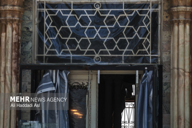 بازدید اصحاب رسانه از خسارات برجا مانده از جنگ رمضان در کاخ سعدآباد