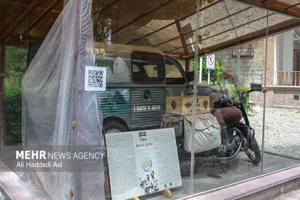 بازدید اصحاب رسانه از خسارات برجا مانده از جنگ رمضان در کاخ سعدآباد