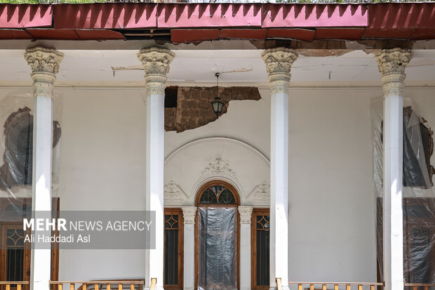 بازدید اصحاب رسانه از خسارات برجا مانده از جنگ رمضان در کاخ سعدآباد