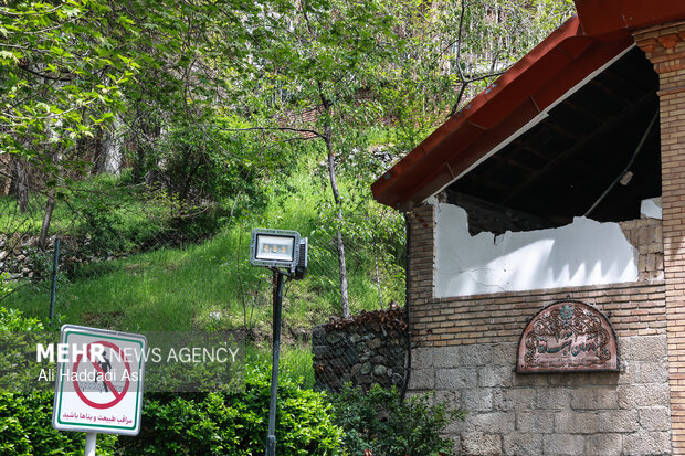 بازدید اصحاب رسانه از خسارات برجا مانده از جنگ رمضان در کاخ سعدآباد