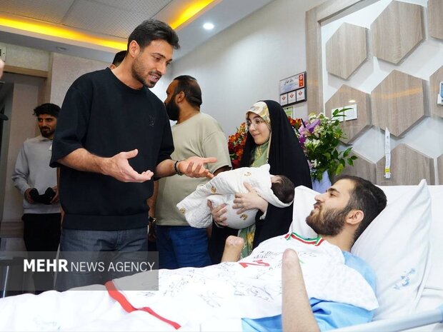 اعضای تیم ملی فوتبال با «جانباز بزرگ ایران» دیدار کردند