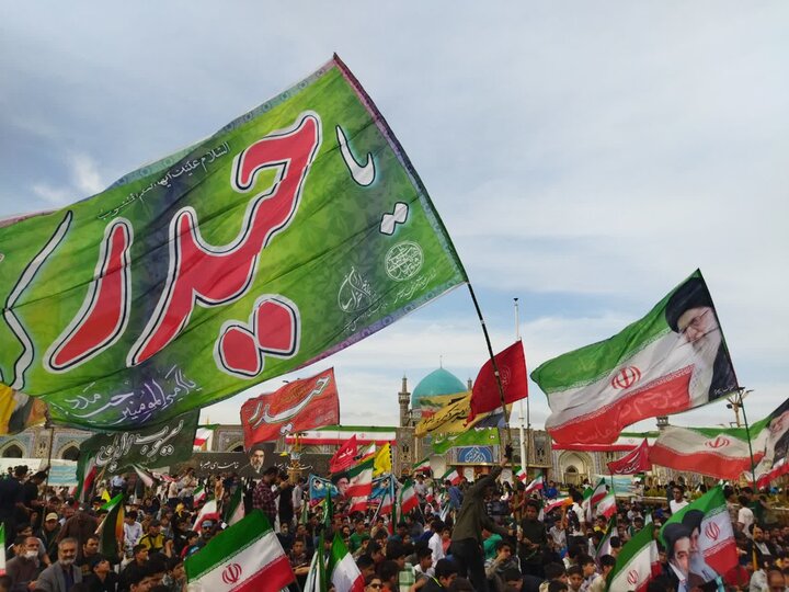 اجتماع بزرگ مشت های گره کرده در حرم‌مطهر رضوی