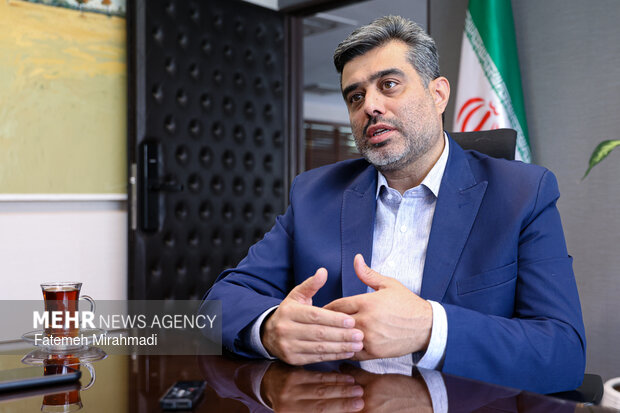 روایت آقای مدیر از «شوکهای بزرگ»؛ هنرمندان را با عملکردشان قضاوت کنیم