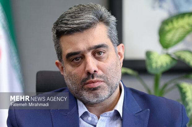روایت آقای مدیر از «شوک‌های بزرگ»؛ هنرمندان را با عملکردشان قضاوت کنیم