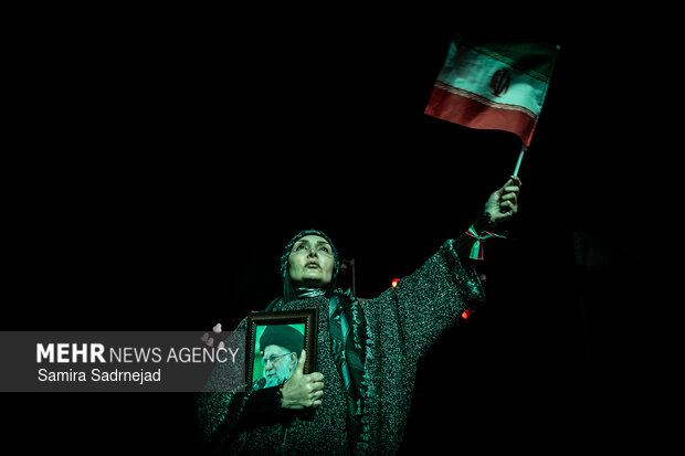 اجتماع حمایت از رزمندگان در مقابله با دشمن آمریکایی - صهیونی