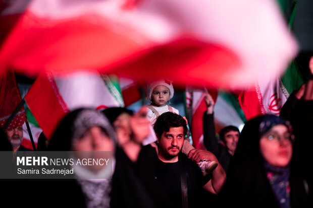 اجتماع حمایت از رزمندگان در مقابله با دشمن آمریکایی - صهیونی