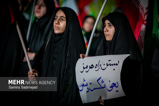 اجتماع حمایت از رزمندگان در مقابله با دشمن آمریکایی - صهیونی