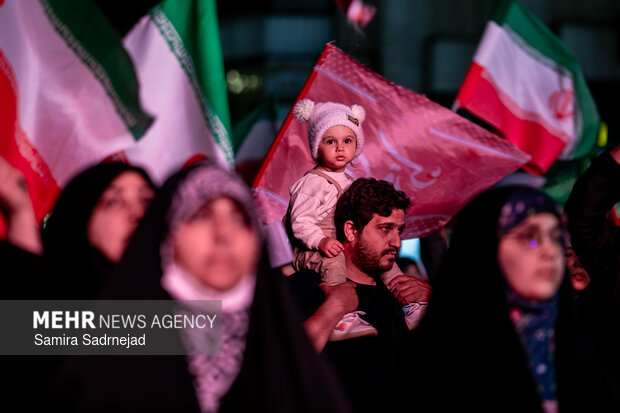 اجتماع حمایت از رزمندگان در مقابله با دشمن آمریکایی - صهیونی