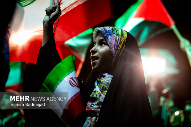 اجتماع حمایت از رزمندگان در مقابله با دشمن آمریکایی - صهیونی