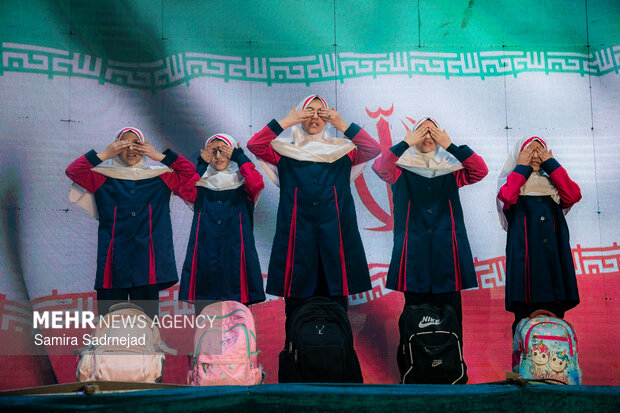 اجتماع حمایت از رزمندگان در مقابله با دشمن آمریکایی - صهیونیPeople in Tehran denounce US-Israeli aggression
