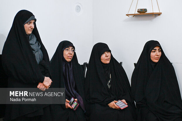 حضور اعضای حوزه علمیه خواهران کرج در منزل مهدیه اسفندیاری