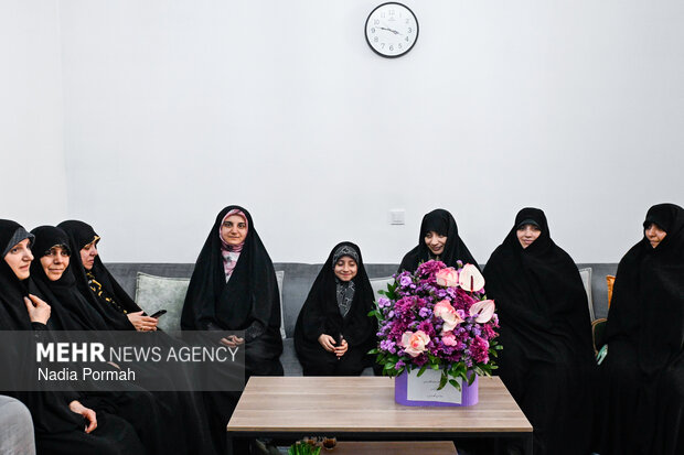 حضور اعضای حوزه علمیه خواهران کرج در منزل مهدیه اسفندیاری