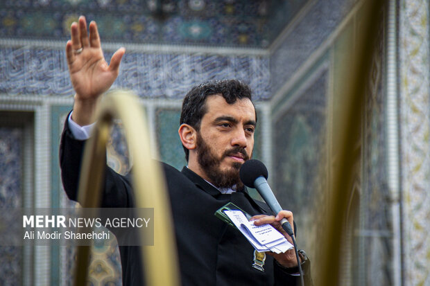 اجتماع جوانان و نوجوانان مشهدی در حرم مطهر رضوی