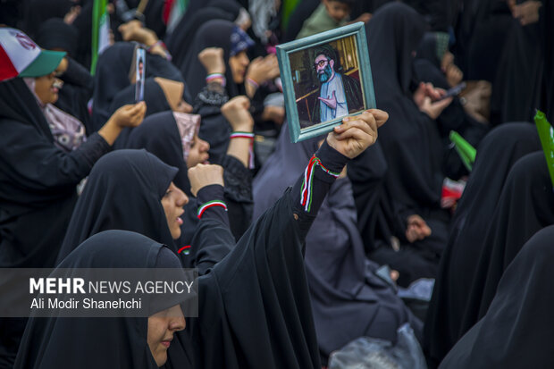 اجتماع جوانان و نوجوانان مشهدی در حرم مطهر رضوی