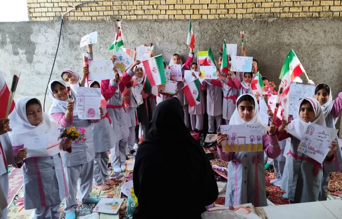 برگزاری کلاس درس بدون مدرسه و نیمکت به یاد شهدای دانش آموز میناب