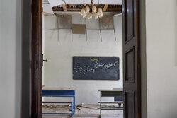 آثار تجاوزات دشمن در موزه تاریخ آموزش و پرورش فارس