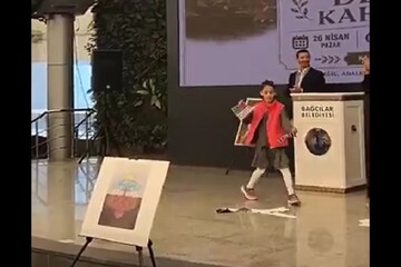 یادبودشهدای دانش‌آموز میناب/کودکان ترکیه‌ای تصاویر ترامپ را پاره کردند