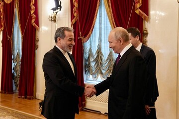 VIDEO: Iran FM Araghchi meets with Putin in Moscow