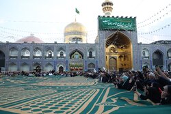 رونمایی از بزرگترین پرچم نقشه ایران در حرم امام رضا(ع)