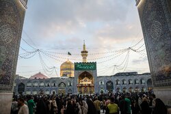 پرچم و پوشش ضریح منور امام رضا(ع) تعویض شد