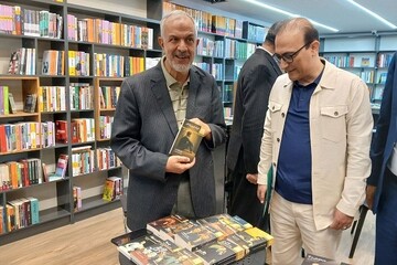 بازگشایی کتاب‌فروشی علمی‌ و فرهنگی در خیابان انقلاب
