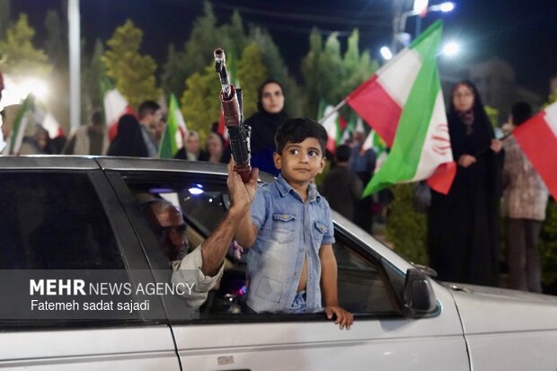 شب پنجاه و هفتم مقاومت ملی مردم کرمان در خیابان ها