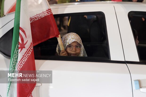 شب پنجاه و هفتم مقاومت ملی مردم کرمان در خیابان ها