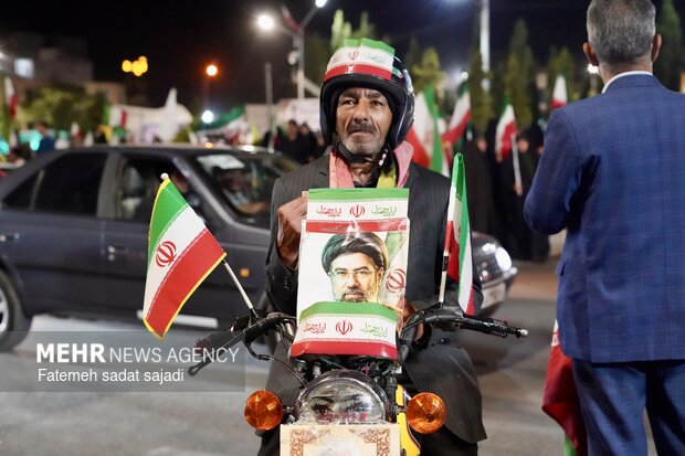 شب پنجاه و هفتم مقاومت ملی مردم کرمان در خیابان ها