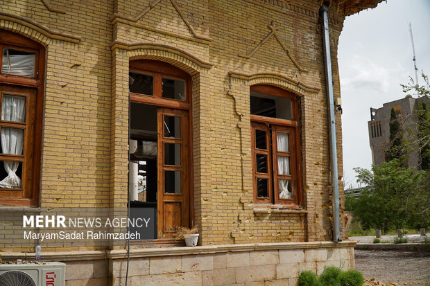 خسارت حمله دشمن به موزه تاریخ آموزش و پرورش فارس