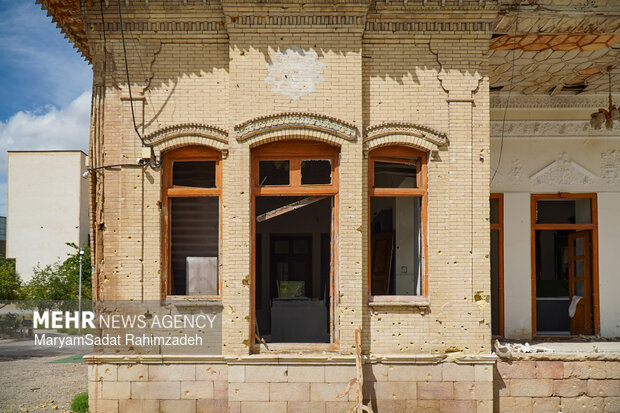 خسارت حمله دشمن به موزه تاریخ آموزش و پرورش فارس