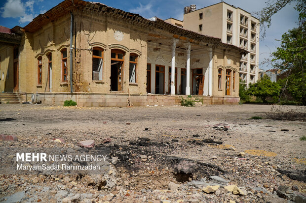 خسارت حمله دشمن به موزه تاریخ آموزش و پرورش فارس
