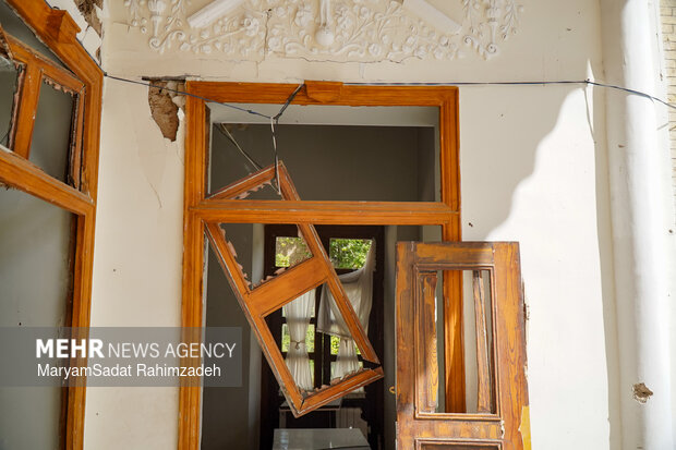 خسارت حمله دشمن به موزه تاریخ آموزش و پرورش فارس