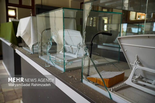 خسارت حمله دشمن به موزه تاریخ آموزش و پرورش فارس