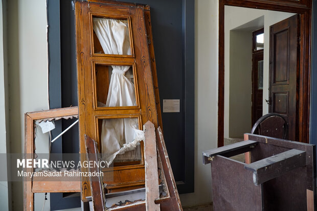 خسارت حمله دشمن به موزه تاریخ آموزش و پرورش فارس