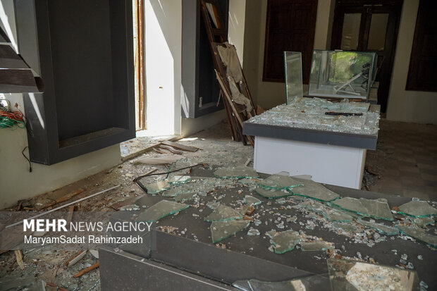خسارت حمله دشمن به موزه تاریخ آموزش و پرورش فارس