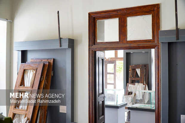 خسارت حمله دشمن به موزه تاریخ آموزش و پرورش فارس