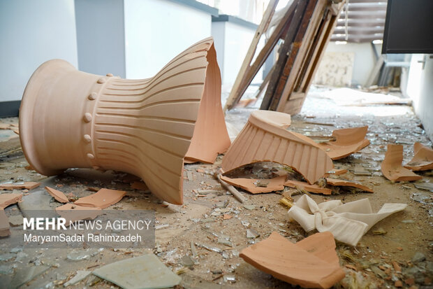 خسارت حمله دشمن به موزه تاریخ آموزش و پرورش فارس