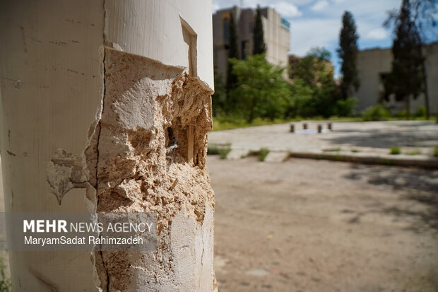 خسارت حمله دشمن به موزه تاریخ آموزش و پرورش فارس