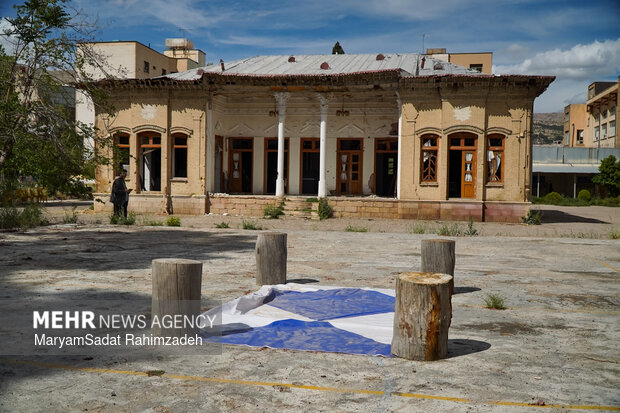 خسارت حمله دشمن به موزه تاریخ آموزش و پرورش فارس