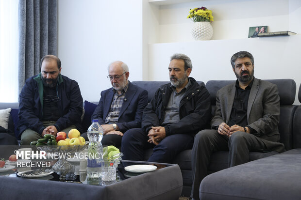 اول خانواده شهدا، دیدار با خانواده شهیدان میر