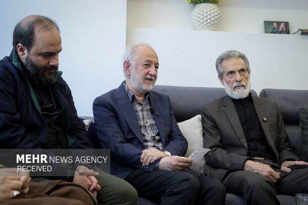 اول خانواده شهدا، دیدار با خانواده شهیدان میر