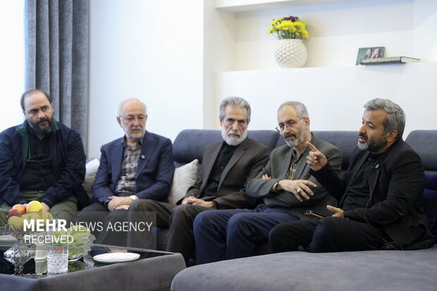 اول خانواده شهدا، دیدار با خانواده شهیدان میر