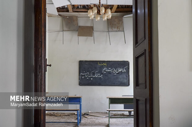 خسارت حمله دشمن به موزه تاریخ آموزش و پرورش فارس