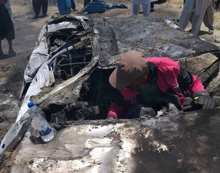 واژگونی منجر به حریق پژو ۴۰۵ در محور جاسک یک قربانی گرفت