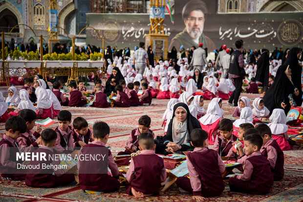 اجتماع ۱۲هزار قرآن آموز در حرم امام رضا (ع)