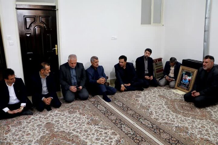 مسئولان وزارت جهاد کشاورزی با خانواده شهیدان &laquo;سفیدپری&raquo; دیدار کردند