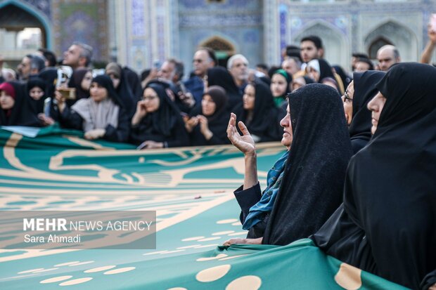 رونمایی از بزرگترین ابر پرچم نقشه ایران در حرم مطهر امام رضا(ع)